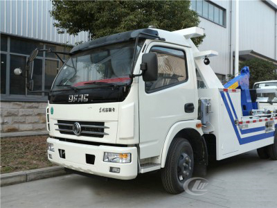 一拖一東風(fēng)大多利卡清障車(chē)