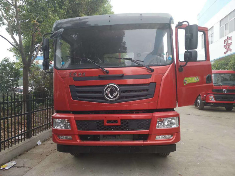 東風特商后八輪平板車