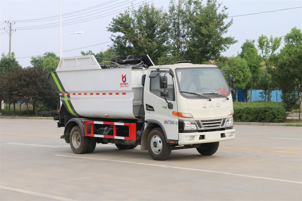 7方自裝卸式垃圾車(chē)-江淮駿鈴V3 7方后掛桶自裝卸式垃圾車(chē)廠(chǎng)家
