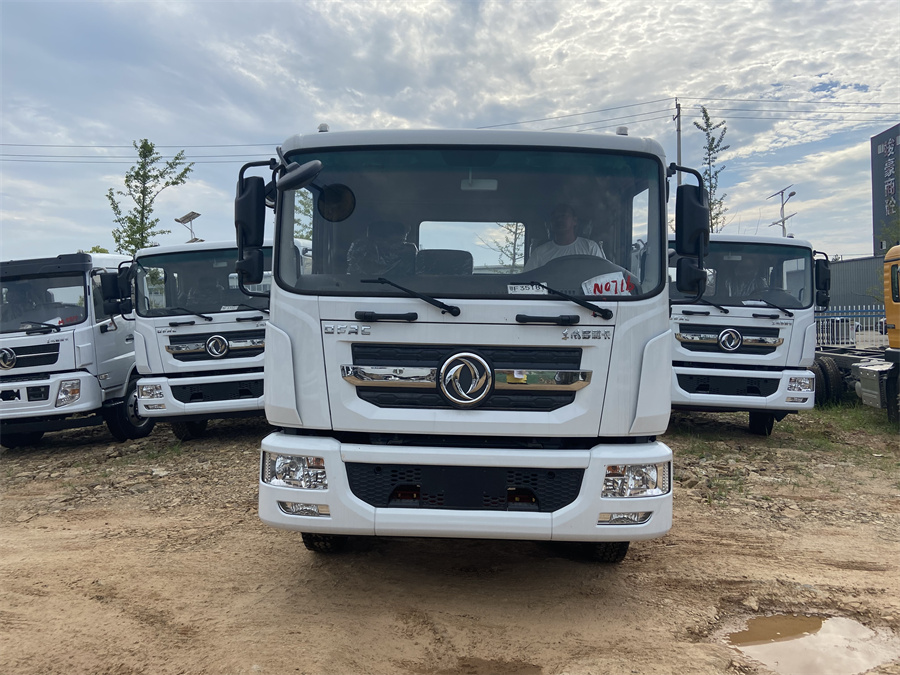 東風(fēng)D9（4500，玉柴200）國六 內(nèi)飾照片圖